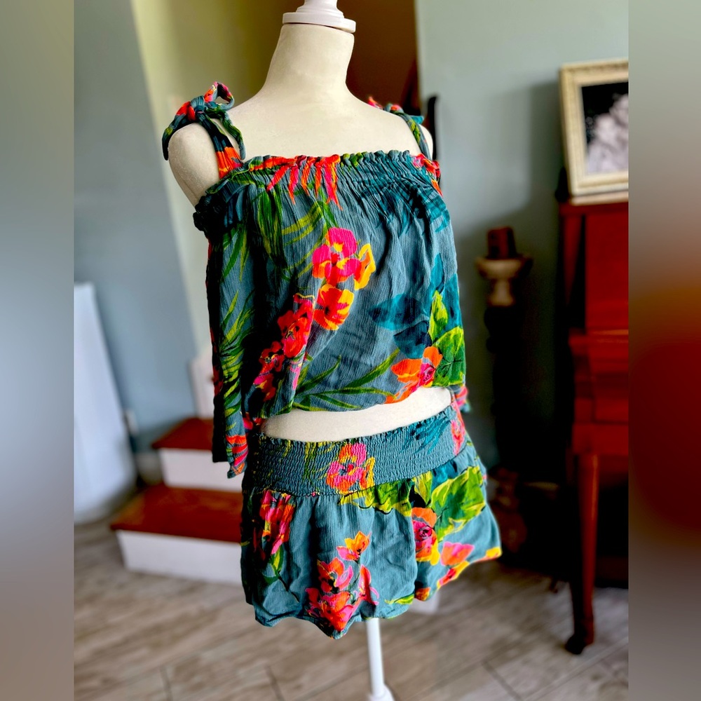Vintage Billabong two piece short set!! Excellent condition